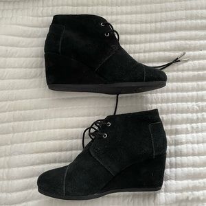 TOMS Women's Black Suede Booties Lace Up Wedge Ankle boots